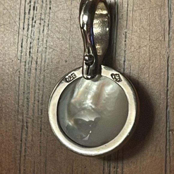 Fresh Water White Mabe Pearl Enchancer Pendant - Picture 5 of 8